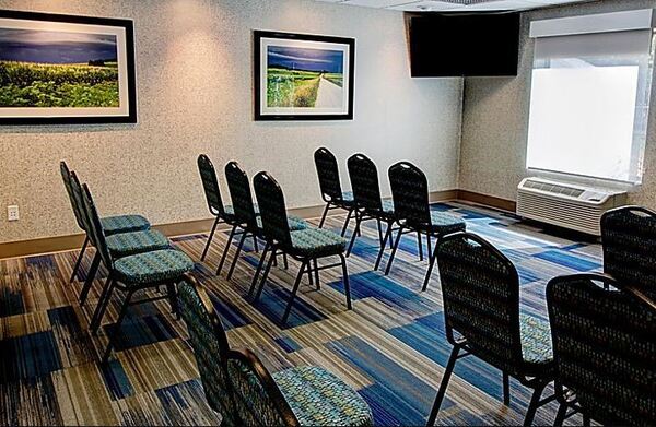 Holiday Inn Express & Suites