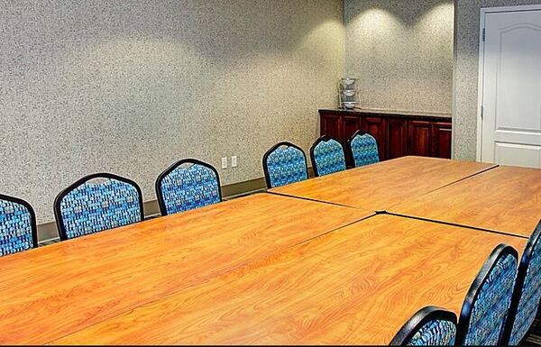 Holiday Inn Express & Suites