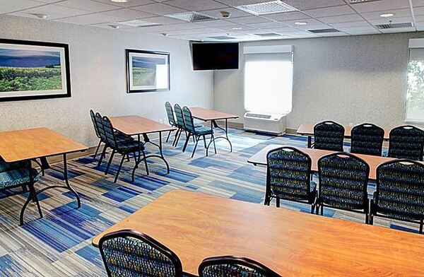 Holiday Inn Express & Suites