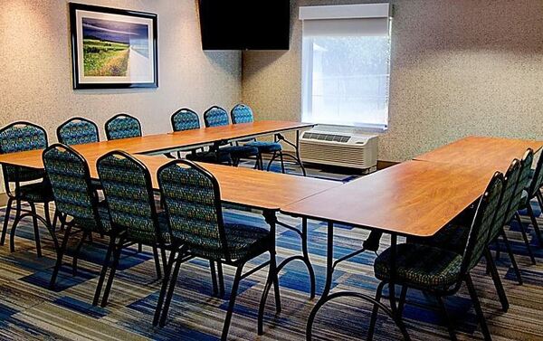 Holiday Inn Express & Suites