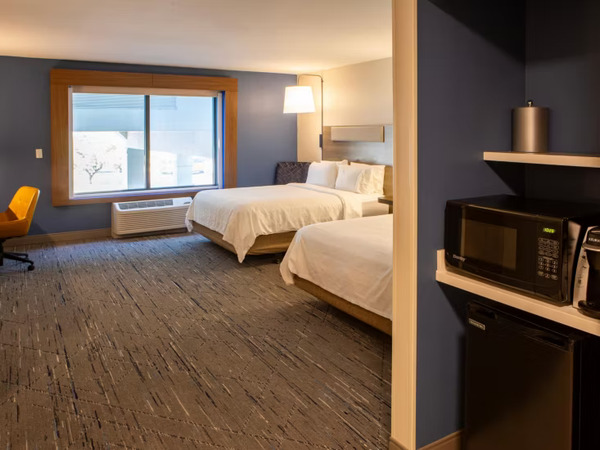 Holiday Inn Express & Suites