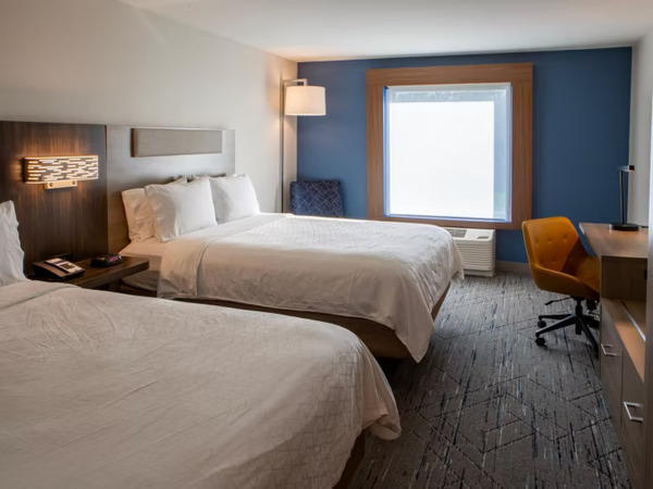 Holiday Inn Express & Suites