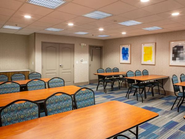 Holiday Inn Express & Suites