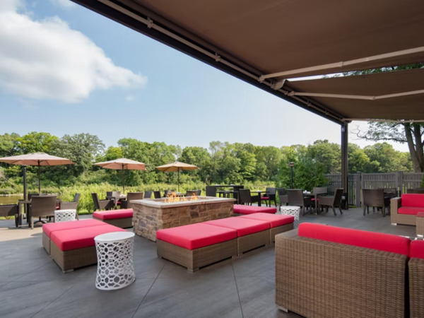 Holiday Inn Milwaukee Riverfront