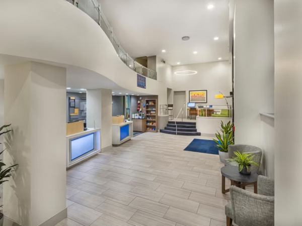 Holiday Inn Express & Suites Atlanta Downtown