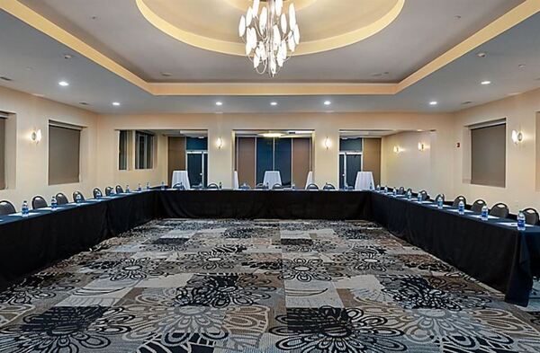 Holiday Inn Express & Suites Atlanta Downtown