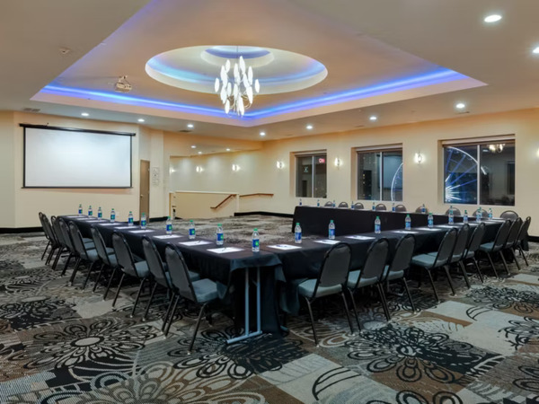 Holiday Inn Express & Suites Atlanta Downtown