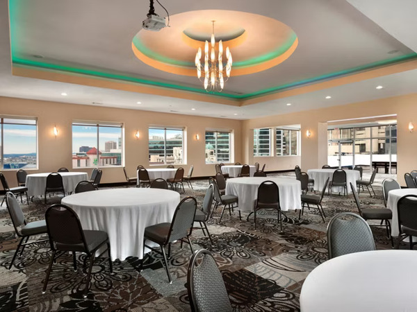 Holiday Inn Express & Suites Atlanta Downtown