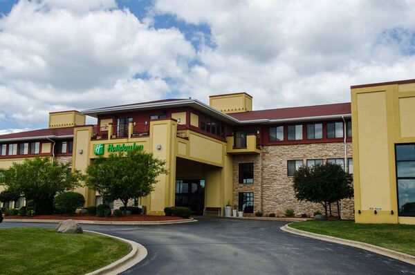 Holiday Inn Pewaukee-Milwaukee West
