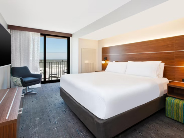 Holiday Inn Express & Suites Va Beach Oceanfront