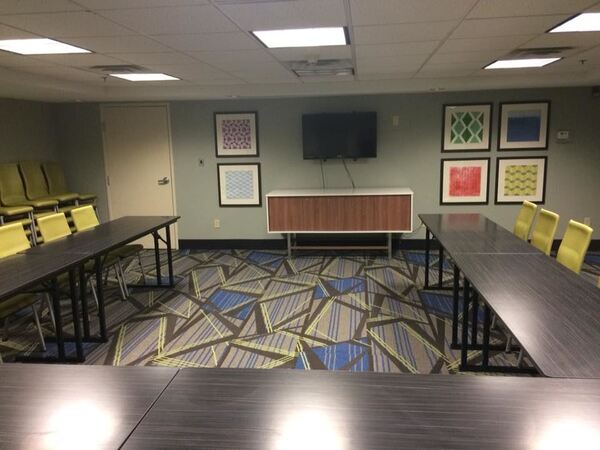 Holiday Inn Express & Suites Albuquerque-N. Balloon Fsta Pk