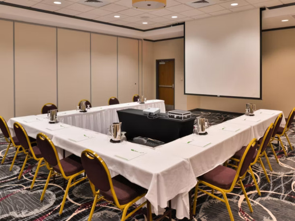 Holiday Inn Kansas City Airport