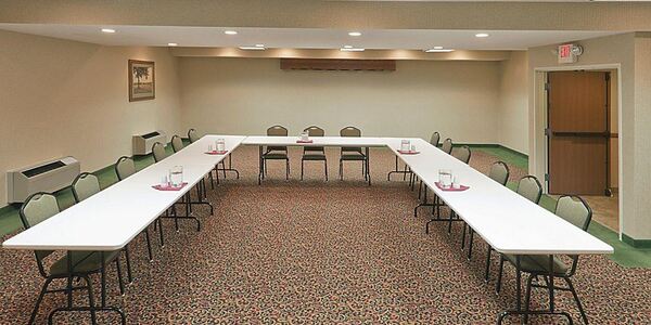 Holiday Inn Express & Suites Pierre-Fort Pierre