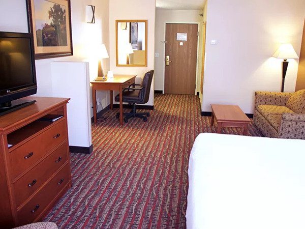 Holiday Inn Express & Suites Pierre-Fort Pierre