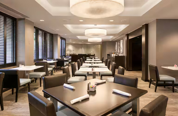 Doubletree by Hilton Hotel & Suites Houston by the Galleria