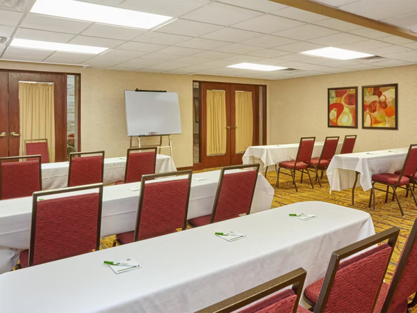 Holiday Inn Hotel & Suites Chicago-Carol Stream (Wheaton)