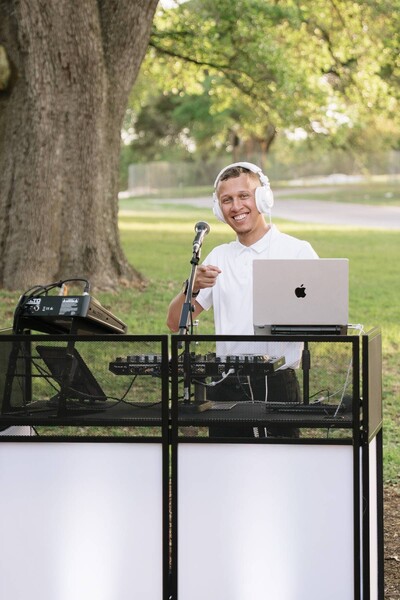 Sunkisst Entertainment DJ & Photo Booth