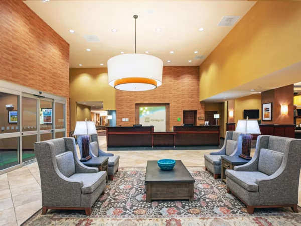 Holiday Inn Ardmore I-35