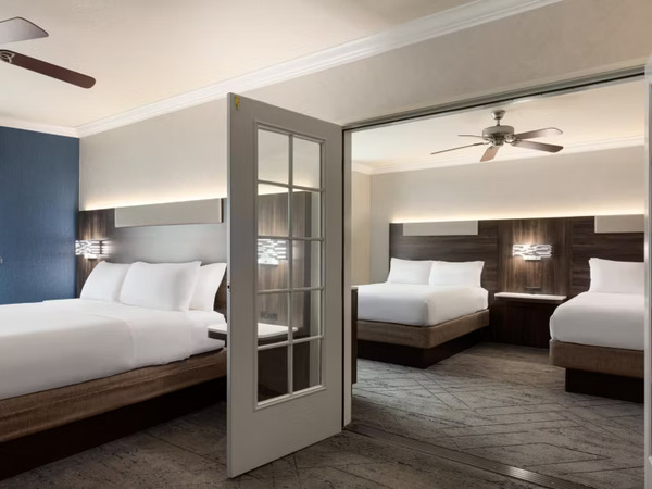 Holiday Inn Express & Suites Bakersfield Central