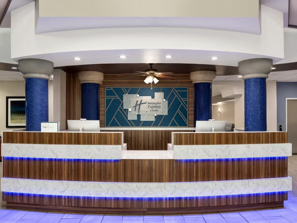 Holiday Inn Express & Suites Bakersfield Central