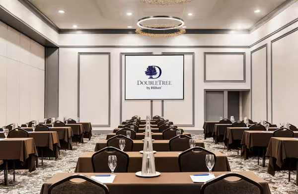 DoubleTree by Hilton Pointe-Claire Montreal Airport West