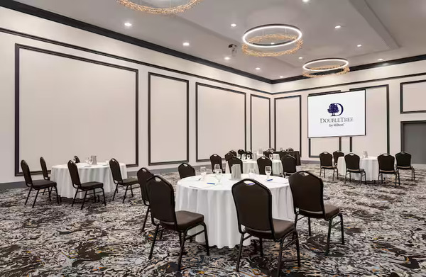 DoubleTree by Hilton Pointe-Claire Montreal Airport West