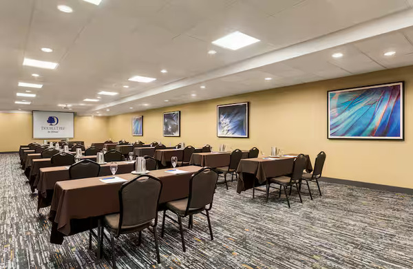 DoubleTree by Hilton Pointe-Claire Montreal Airport West