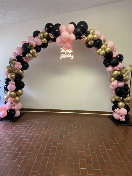 Deevine Deezigns & Events by Dee, LLC