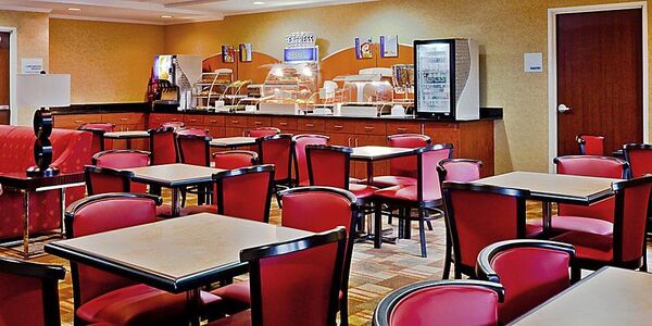 Holiday Inn Express & Suites Memphis/Germantown