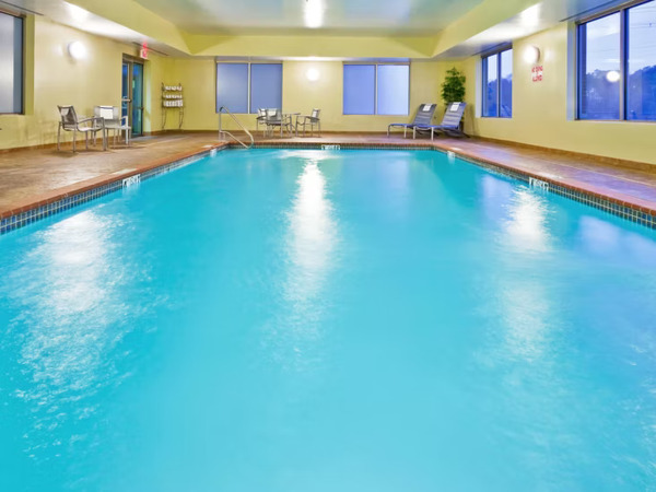 Holiday Inn Express & Suites Memphis/Germantown