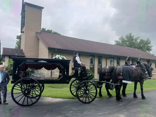 Horsing Round Carriage Service