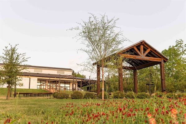 Sunset Oaks Wedding & Event Venue