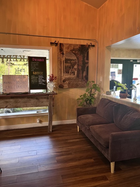Mama's Bistro Cafe & Bakery