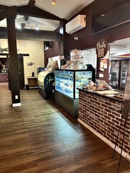 Mama's Bistro Cafe & Bakery