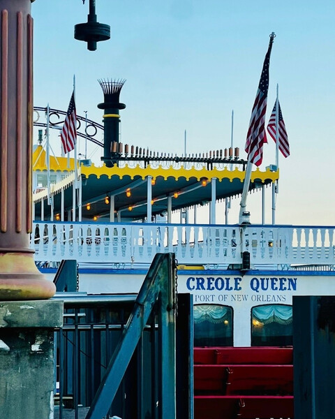 The Paddlewheeler Creole Queen