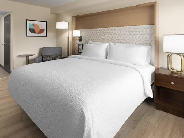 Holiday Inn & Suites Richmond West End