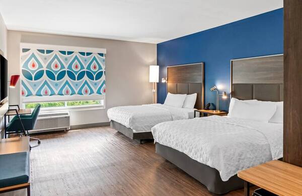 Tru by Hilton Holland