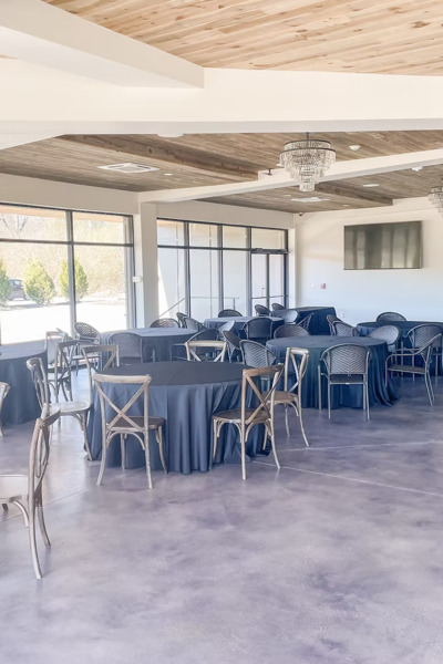 Sunset Lodge at Rusty Tractor Vineyards