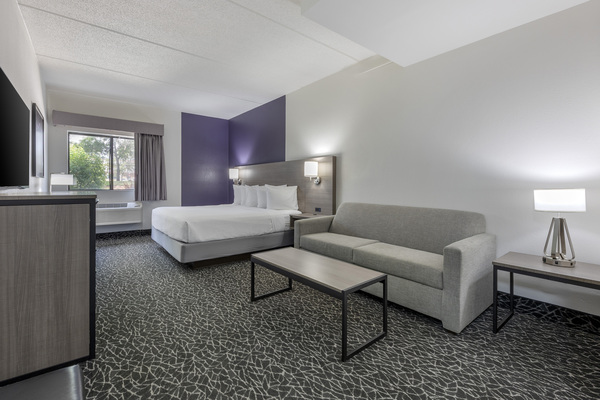 Best Western Bolingbrool Hotel