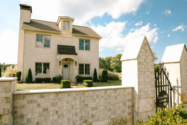 Cross Iron Cottage