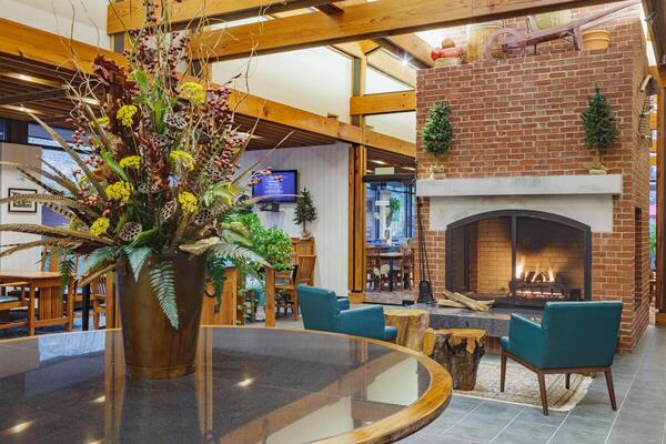 Woodlands Hotel & Suites