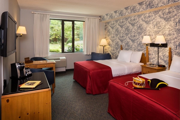 Woodlands Hotel & Suites