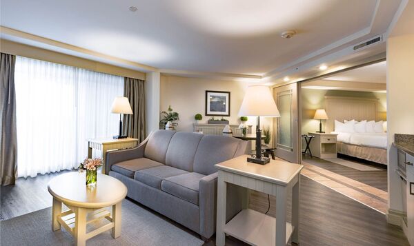 1000 Island Harbor Hotel