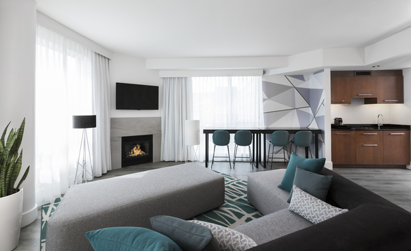 Warwick Le Crystal – Montreal