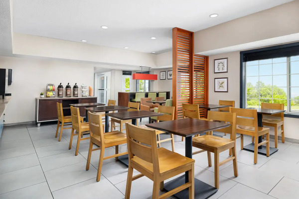 Country Inn & Suites by Radisson, Big Flats (Elmira), NY