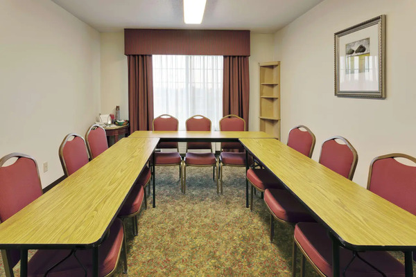 Country Inn & Suites by Radisson, Big Flats (Elmira), NY