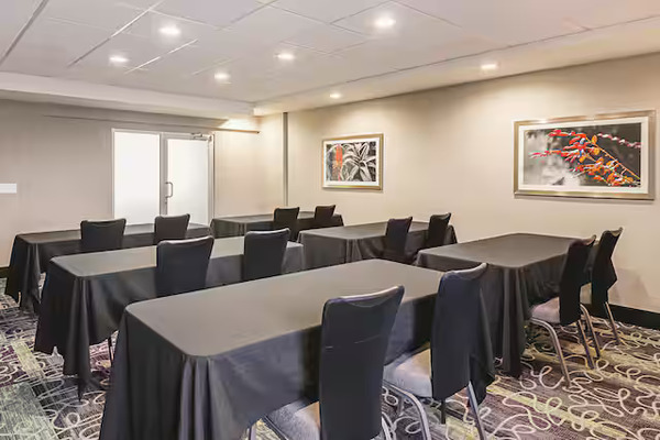 La Quinta Inn & Suites by Wyndham Austin Near The Domain