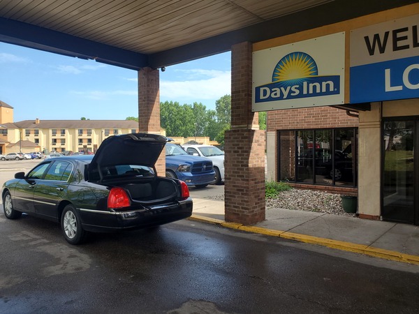 Advanced Limousine -  Flint Bishop International Airport Car & Lux Taxi Service