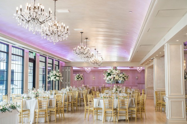 Swan Club On The Harbor