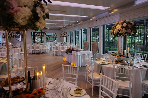 Swan Club On The Harbor